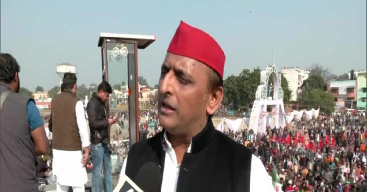 Akhilesh Yadav hits back at BJP's 'dynastic politics' remarks, says 'proud to have family, won't run away with jhola leaving family behind'